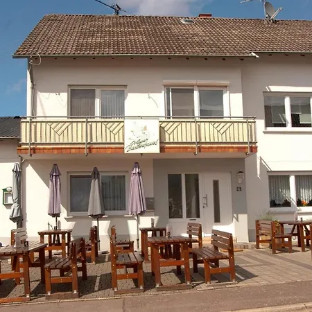 Weinstube Johann Benzschawel Apartman Irsch